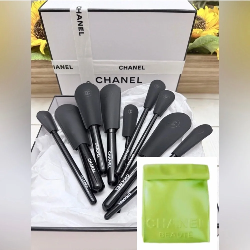 NEW Chanel Takeaways Makeup Bag & Makeup Brush Bundle